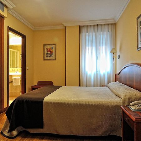 Hotel Alisi Aranda de Duero Buitenkant foto