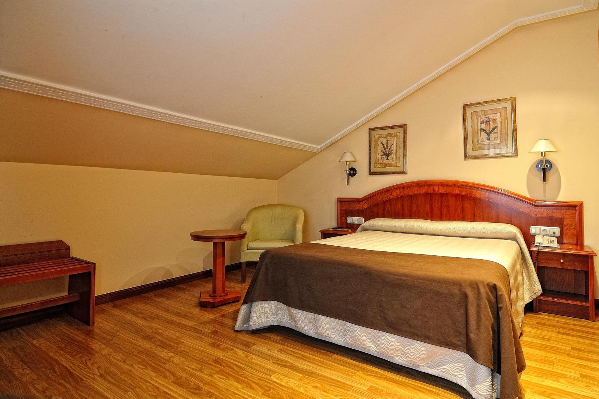 Hotel Alisi Aranda de Duero Buitenkant foto
