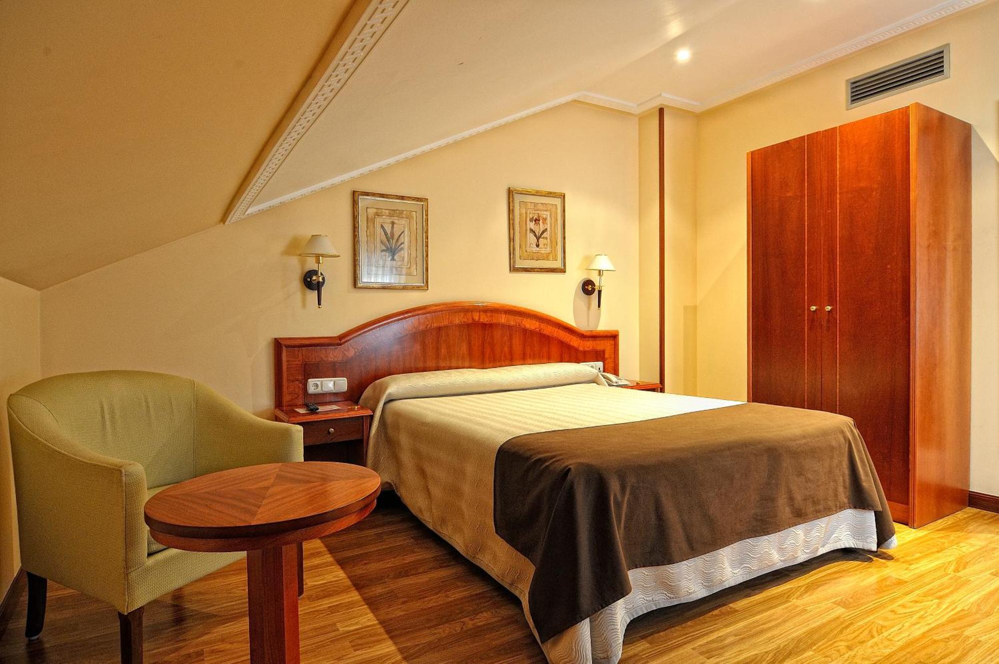 Hotel Alisi Aranda de Duero Buitenkant foto