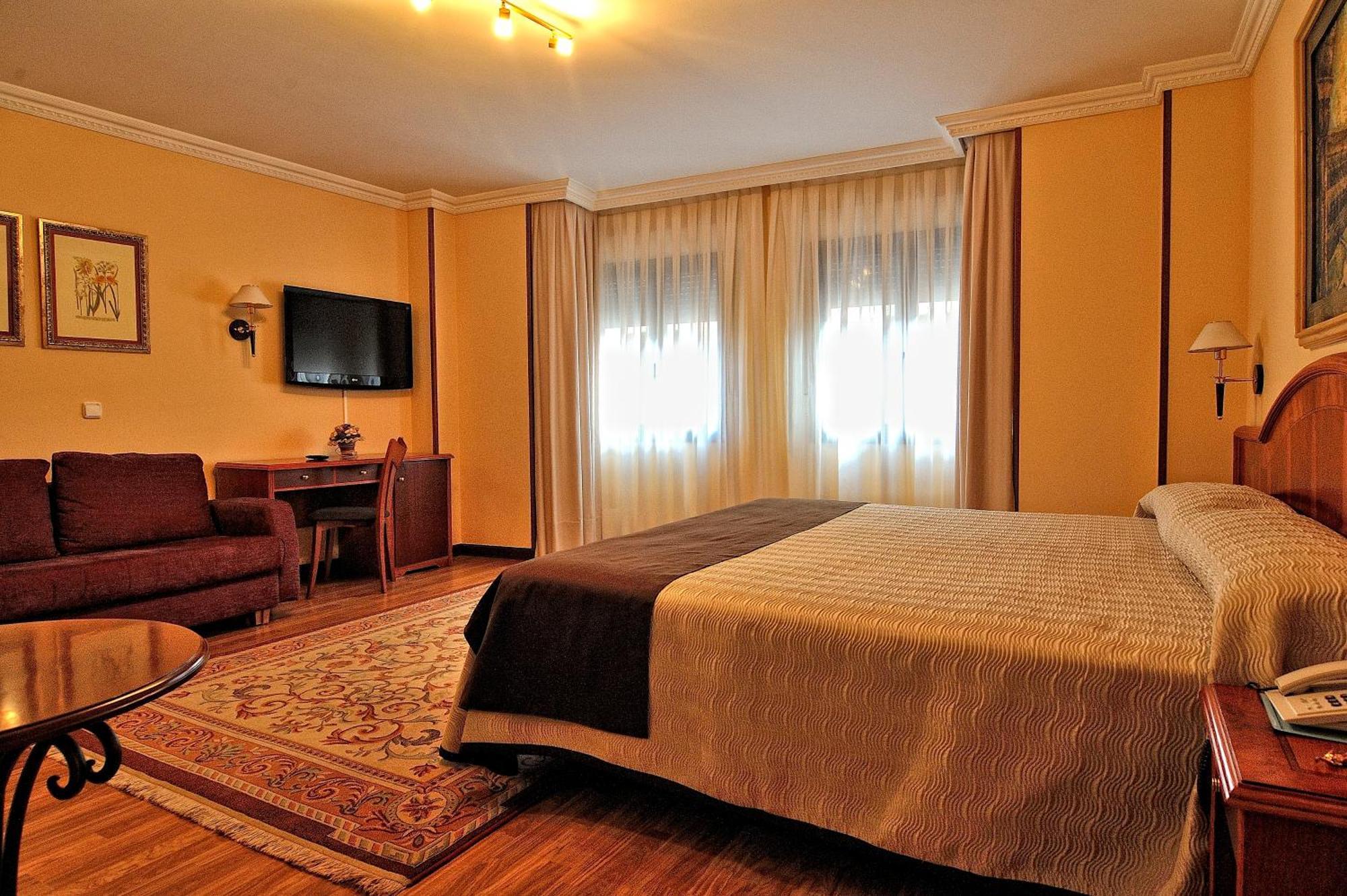 Hotel Alisi Aranda de Duero Buitenkant foto