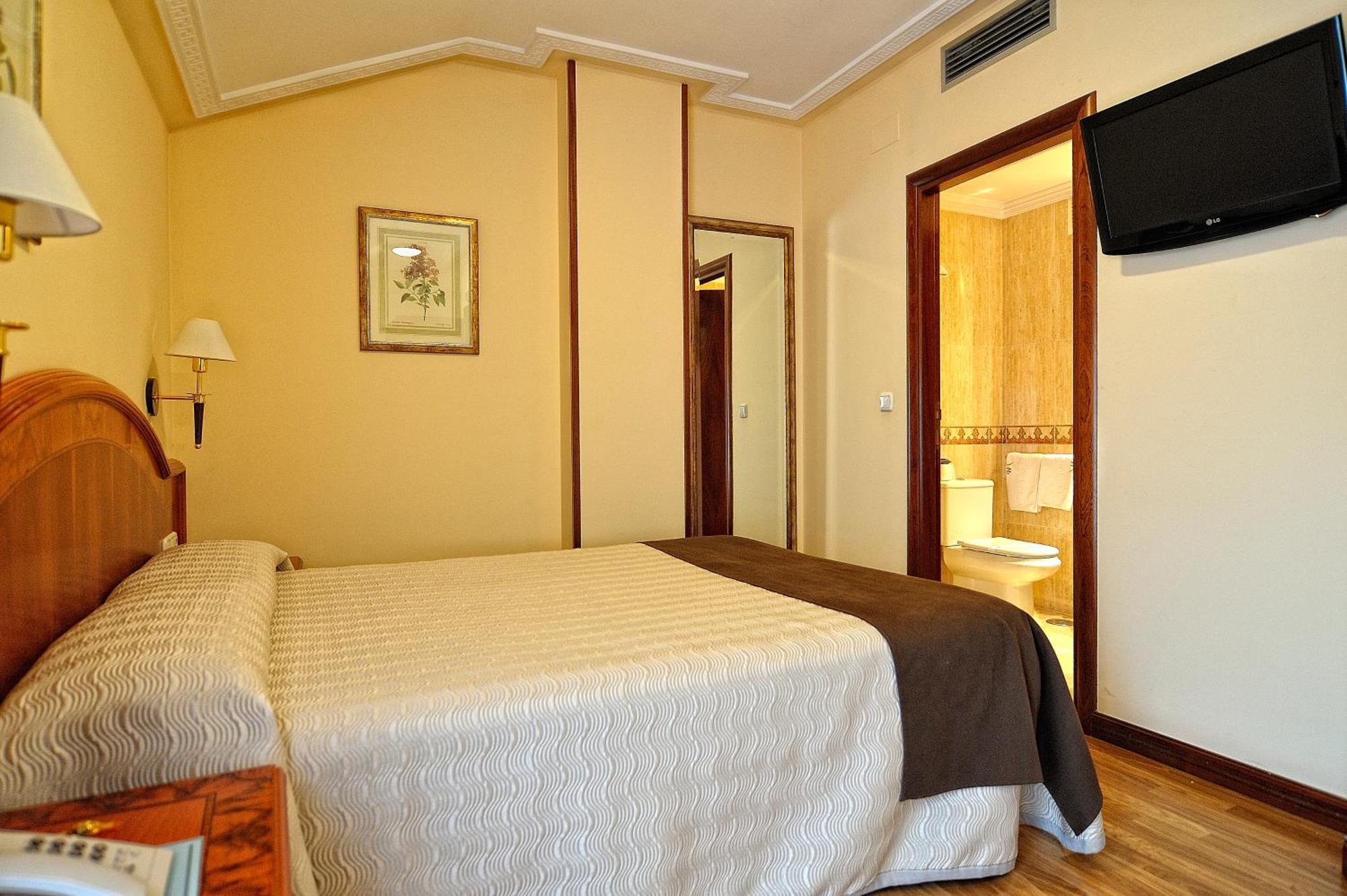 Hotel Alisi Aranda de Duero Buitenkant foto