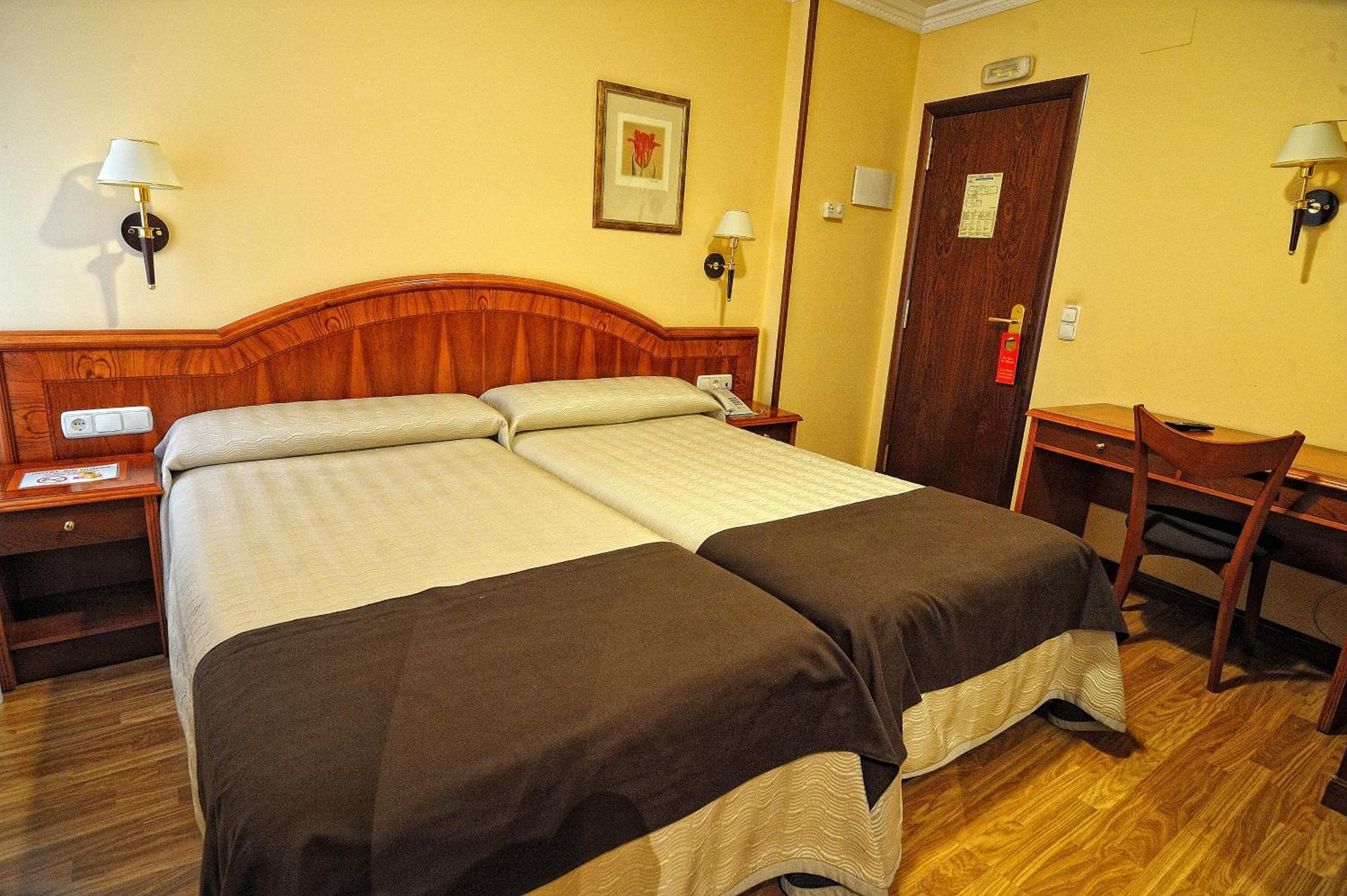 Hotel Alisi Aranda de Duero Buitenkant foto